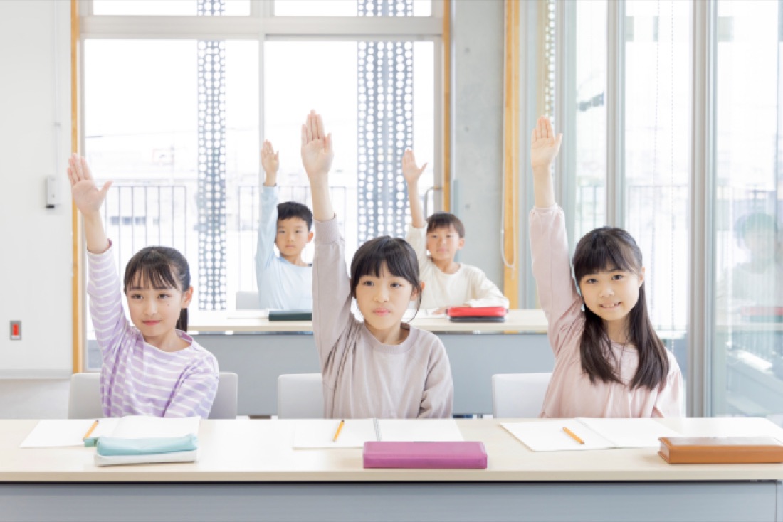 放課後に学習へ取り組む小学生